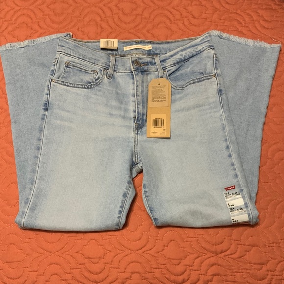 Levi's Denim - LEVI’S 724 High Rise Crop NWT